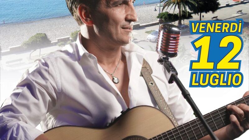 immagine contiene un uomo con la chitarra